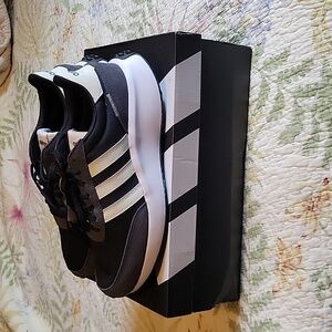 Adidas Run 70's SIZE 9 NEW